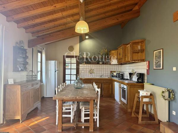 Proche d'Eymet - Ensemble immobilier avec maison principale, gîte, annexes et deux piscines