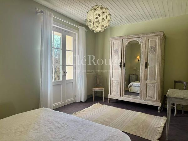 Proche d'Eymet - Ensemble immobilier avec maison principale, gîte, annexes et deux piscines