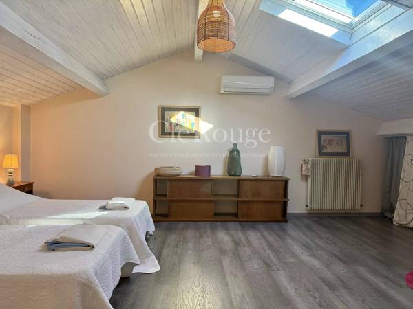 Proche d'Eymet - Ensemble immobilier avec maison principale, gîte, annexes et deux piscines