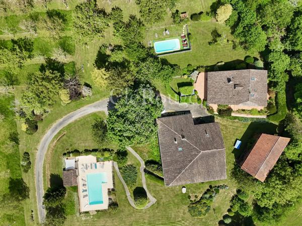 Proche d'Eymet - Ensemble immobilier avec maison principale, gîte, annexes et deux piscines