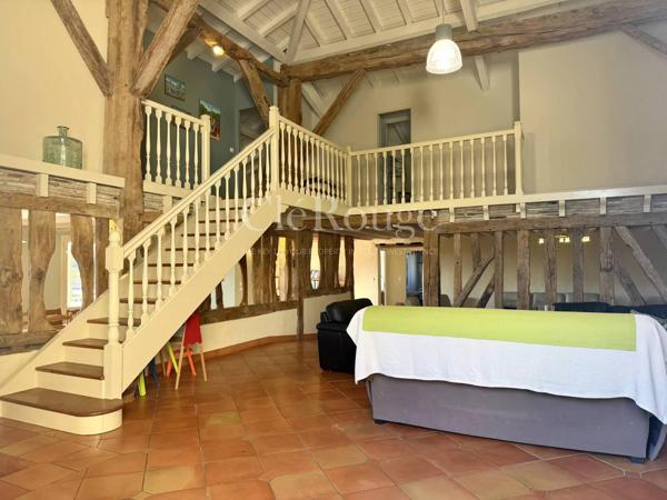 Proche d'Eymet - Ensemble immobilier avec maison principale, gîte, annexes et deux piscines