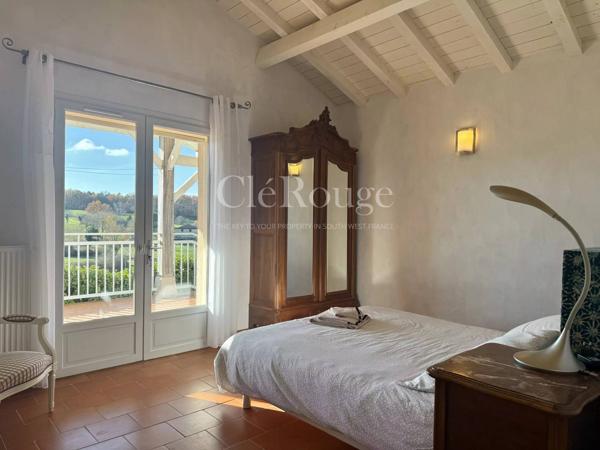 Proche d'Eymet - Ensemble immobilier avec maison principale, gîte, annexes et deux piscines