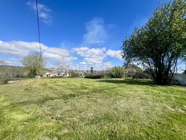 Terrain de 703 m²