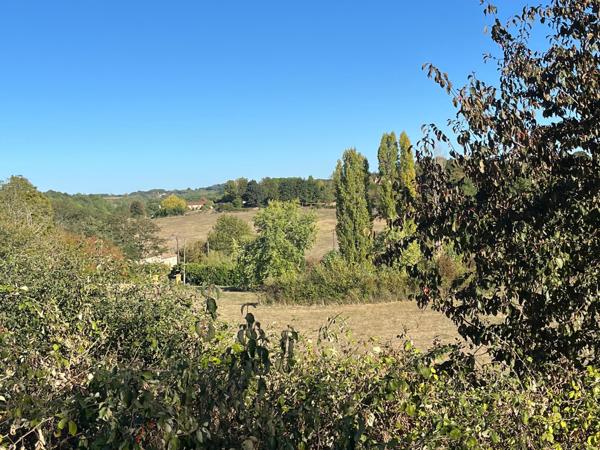 Terrain à bâtir.