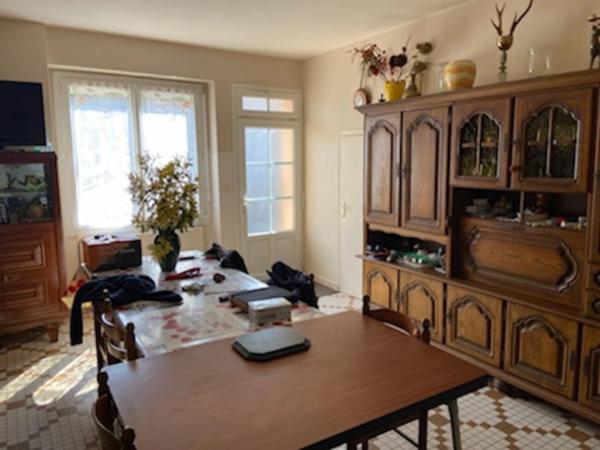 SAINT AUBIN LA PLAINE COEUR DE VILLAGE LONGERE EN PIERRES RENOVEE 4 CHAMBRES AVEC DEPENDANCE ET JARDIN