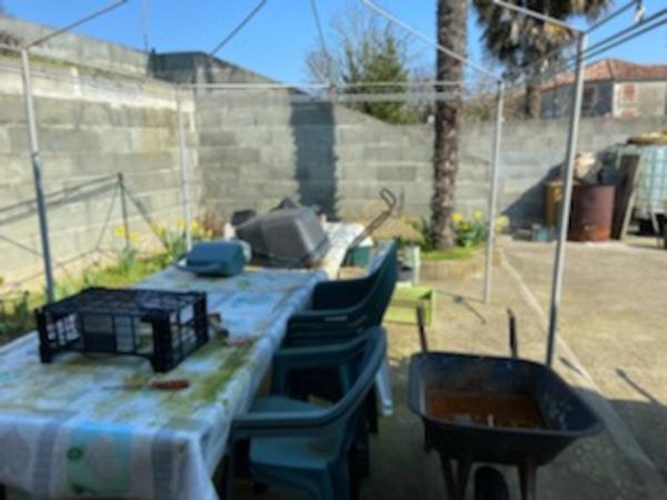 SAINT AUBIN LA PLAINE COEUR DE VILLAGE LONGERE EN PIERRES RENOVEE 4 CHAMBRES AVEC DEPENDANCE ET JARDIN