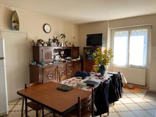 SAINT AUBIN LA PLAINE COEUR DE VILLAGE LONGERE EN PIERRES RENOVEE 4 CHAMBRES AVEC DEPENDANCE ET JARDIN