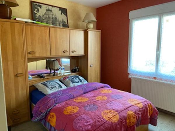 SAINT AUBIN LA PLAINE COEUR DE VILLAGE LONGERE EN PIERRES RENOVEE 4 CHAMBRES AVEC DEPENDANCE ET JARDIN