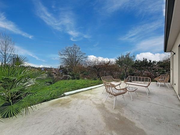 Jolie maison de plain-pied récente avec 3 chambres et garage sur Meximieux !