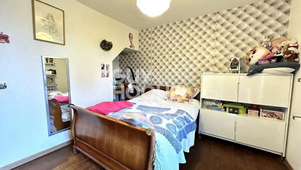 Appartement - 4 chambres - 6 pièce(s) - 349 000 