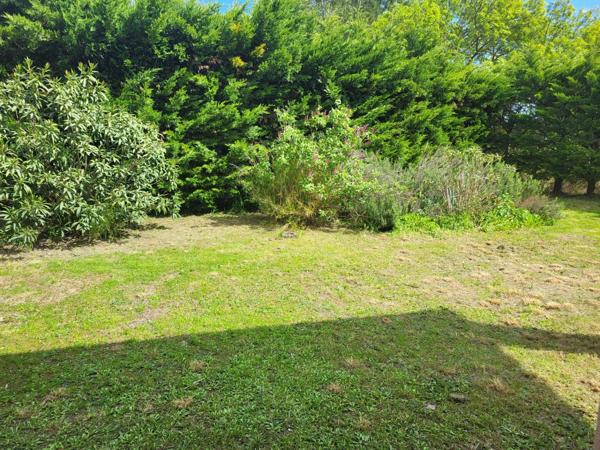 Villa 4 faces de 96m² sur terrain arboré de 627m²