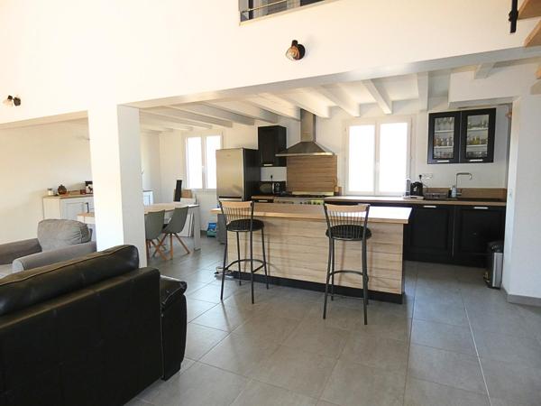 Villa 4 faces de 96m² sur terrain arboré de 627m²
