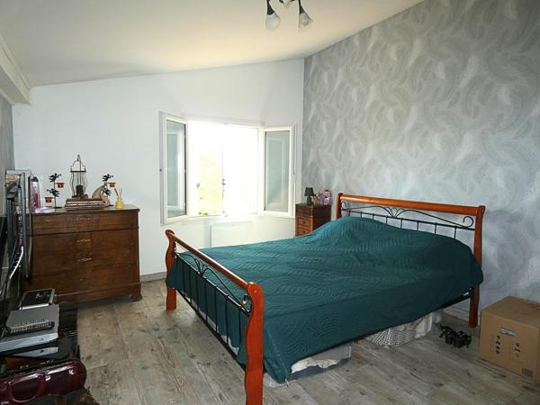 Villa 4 faces de 96m² sur terrain arboré de 627m²