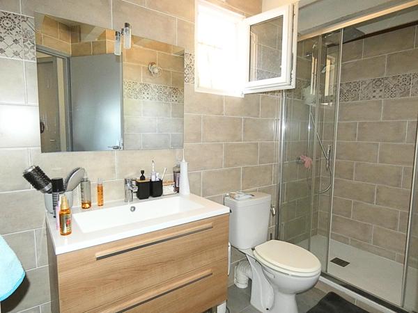 Villa 4 faces de 96m² sur terrain arboré de 627m²