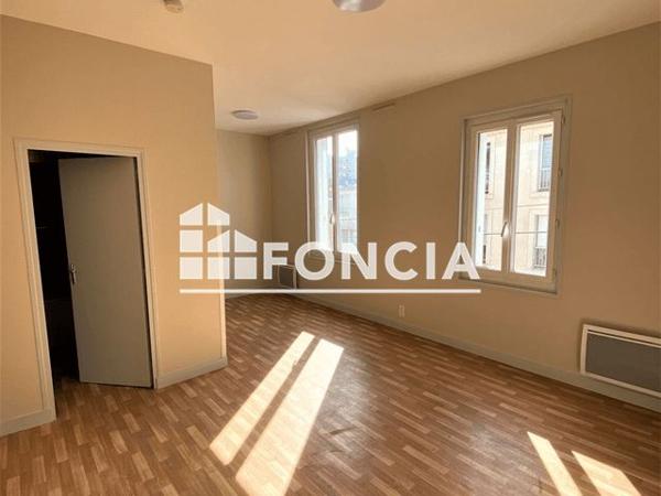 Location Appartement 2 pièces 32.97 m² - 53 RUE CHANOINE DE VILLENEUVE Chatellerault 86100