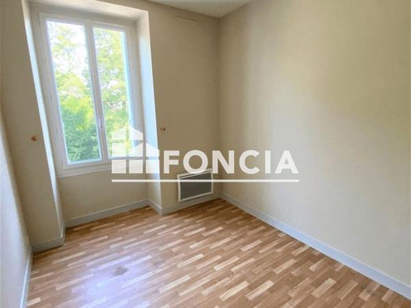 Location Appartement 2 pièces 32.97 m² - 53 RUE CHANOINE DE VILLENEUVE Chatellerault 86100