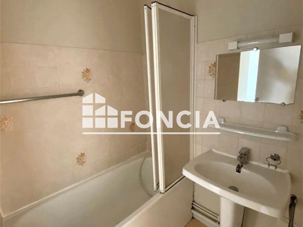 Location Appartement 2 pièces 32.97 m² - 53 RUE CHANOINE DE VILLENEUVE Chatellerault 86100