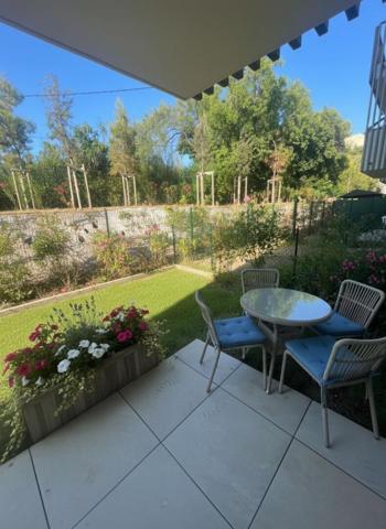 Bel appartement avec jardin privatif dans résidence récente