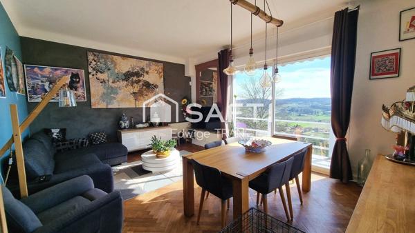 Maison lumineuse, piscine, vue dominante, terrain clos.