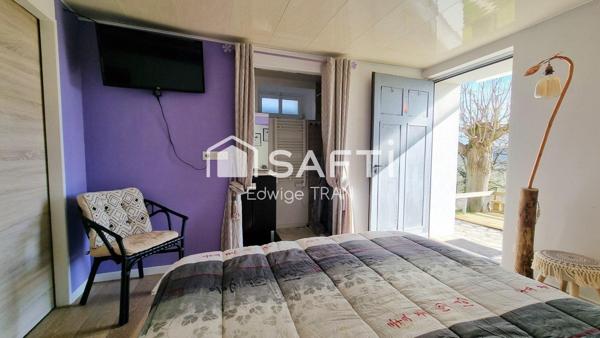 Maison lumineuse, piscine, vue dominante, terrain clos.