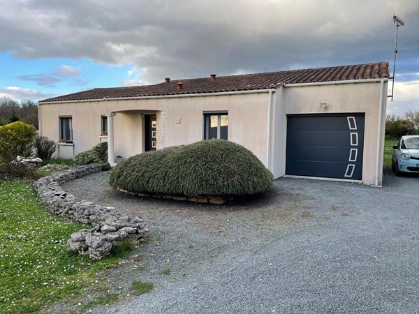 Exclusivité à 15 / 20 min de Rochefort : Pont L'Abbé D'Arnoult, maison plain pied 4 chambres avec jardin et garage