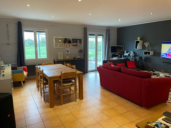 Exclusivité à 15 / 20 min de Rochefort : Pont L'Abbé D'Arnoult, maison plain pied 4 chambres avec jardin et garage