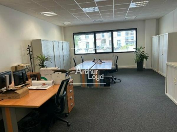 LIEUSAINT BUREAUX REZ DE CHAUSSEE ET ETAGE A LOUER