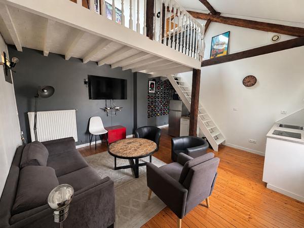 Exclusivité ERA VIGNON IMMOBILIER - Superbe duplex 3 pièces dernier étage en hyper centre de Saint Quentin