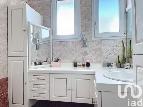 Maison traditionnelle 5 pièces de 123 m² à Charron (17230)