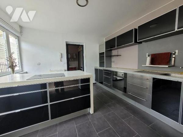 Appartement à Vendre à Calais (62100) en Pas-de-Calais (62)

Cet appartement de 80.28 m² se s...