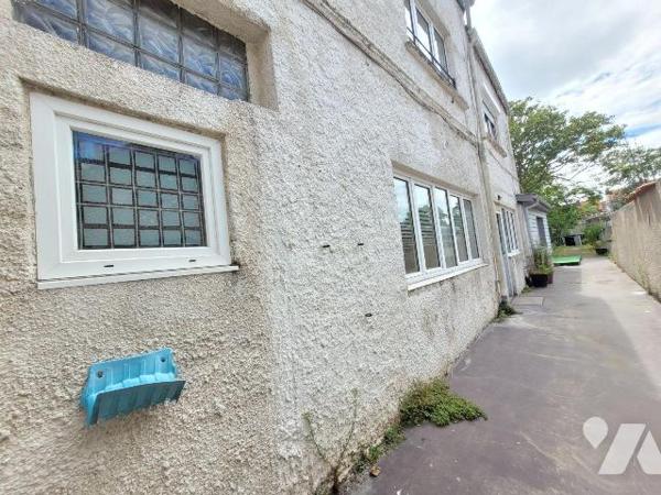 Appartement à Vendre à Calais (62100) en Pas-de-Calais (62)

Cet appartement de 80.28 m² se s...