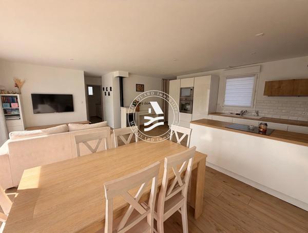 Maison contemporaine de plain pied en centre bourg