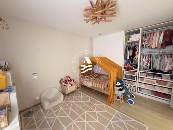 Maison contemporaine de plain pied en centre bourg