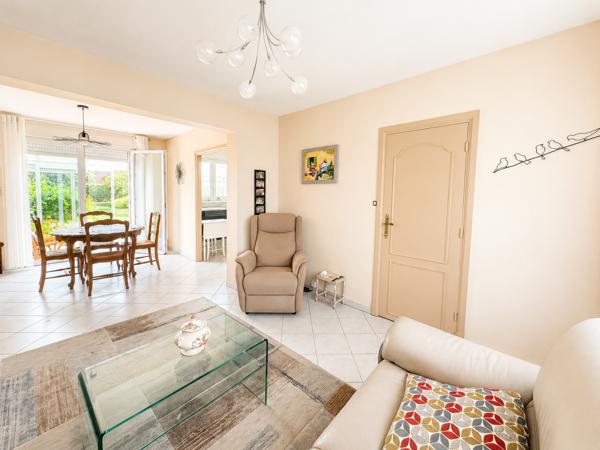 Maison
         4 pièces
        - 80 m² Exclusivité 229 000 € *