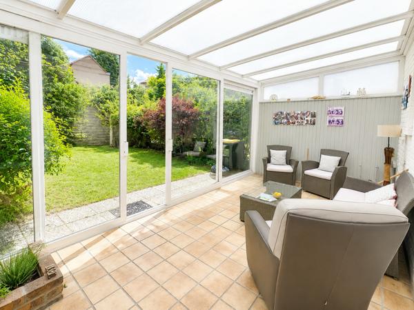 Maison
         4 pièces
        - 80 m² Exclusivité 229 000 € *