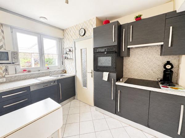 Maison
         4 pièces
        - 80 m² Exclusivité 229 000 € *