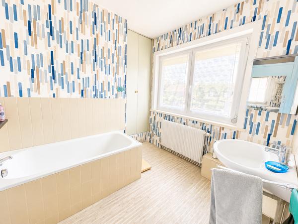 Maison
         4 pièces
        - 80 m² Exclusivité 229 000 € *