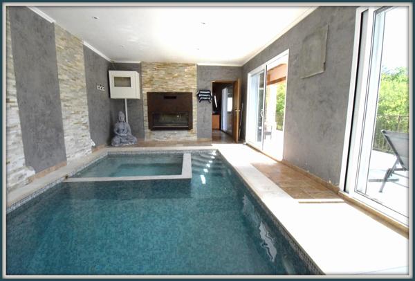 Propriete Peyroules Villa avec piscine intérieure dex hangars forte rentabilité.