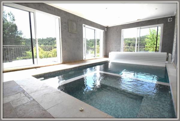 Propriete Peyroules Villa avec piscine intérieure dex hangars forte rentabilité.