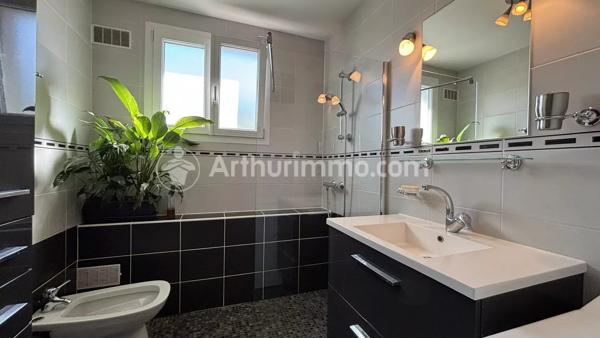Vente                                                      Maison
                        
                     10 pièces                      194 m2                     à L'Union