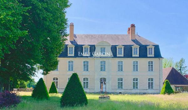 Château et dépendances sur 9 hectares à vendre  en Sarthe