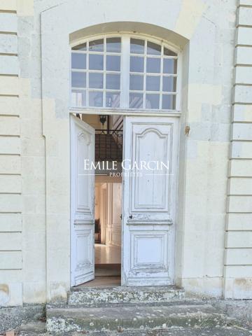 Château et dépendances sur 9 hectares à vendre  en Sarthe