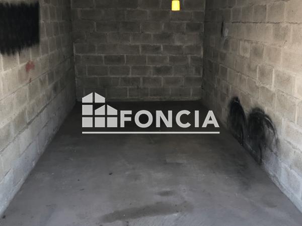 Location Parking 10 m² - 33 RUE DE COLIGNY Montargis 45200