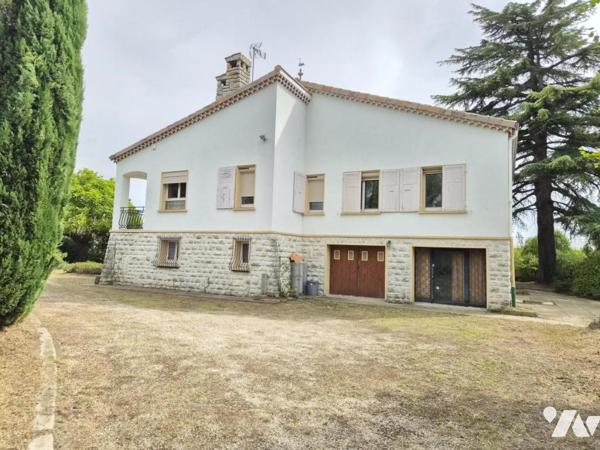 Maison d'environ 170 m² sur sous-sol complet, à rafraîchir,  terrain 3741 m² arboré 