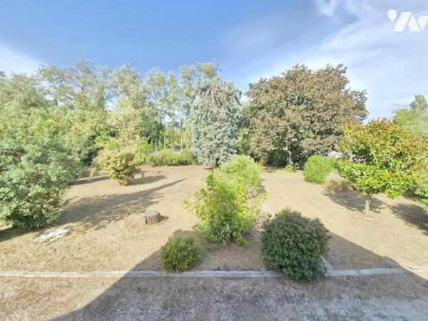 Maison d'environ 170 m² sur sous-sol complet, à rafraîchir,  terrain 3741 m² arboré 