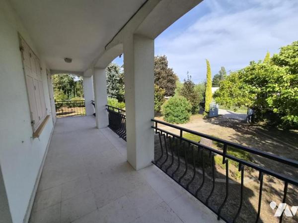 Maison d'environ 170 m² sur sous-sol complet, à rafraîchir,  terrain 3741 m² arboré 