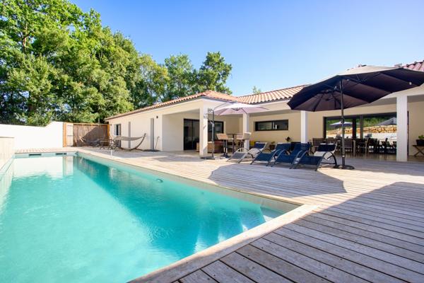 Maison
         7 pièces
        - 250 m² Bien prestige 742 000 € *