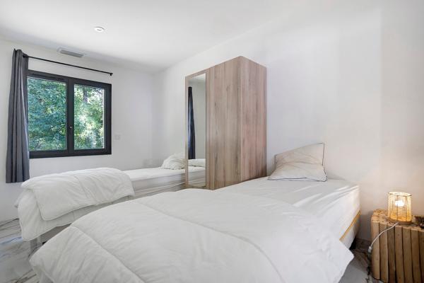 Maison
         7 pièces
        - 250 m² Bien prestige 742 000 € *