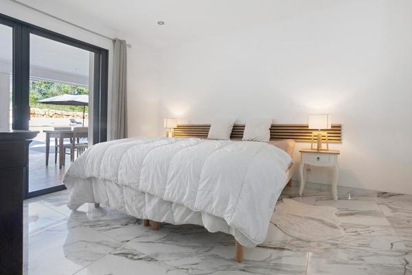 Maison
         7 pièces
        - 250 m² Bien prestige 742 000 € *
