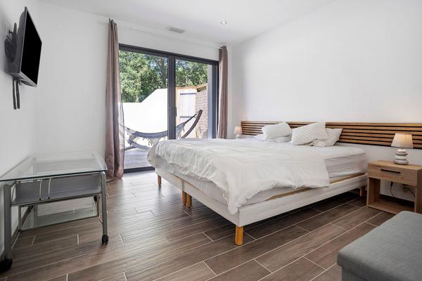 Maison
         7 pièces
        - 250 m² Bien prestige 742 000 € *